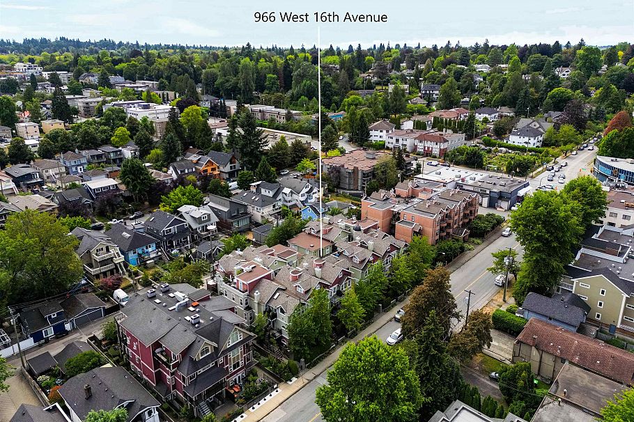 966 W 16th Avenue Vancouver, BC - 30