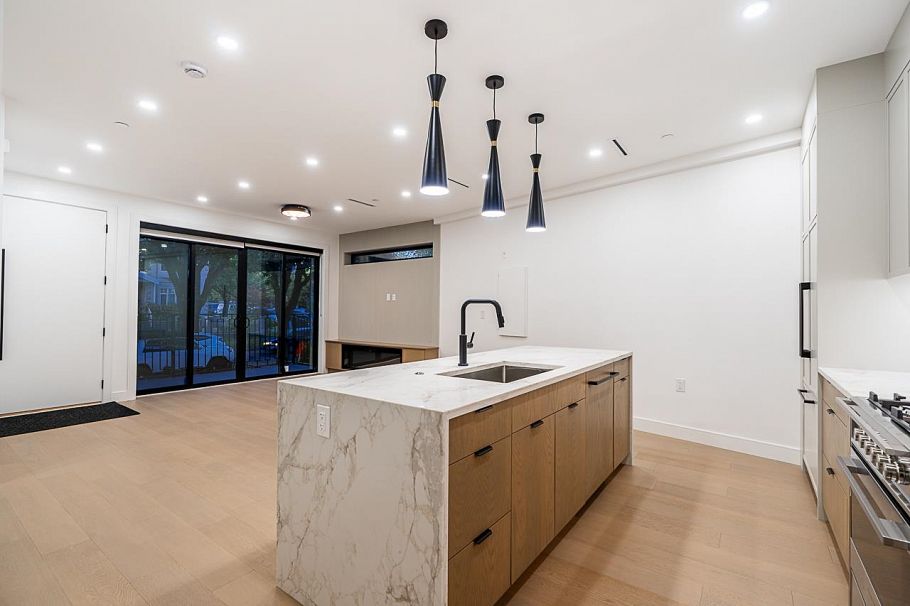 1 2282 E 8th Avenue Vancouver, BC - 2