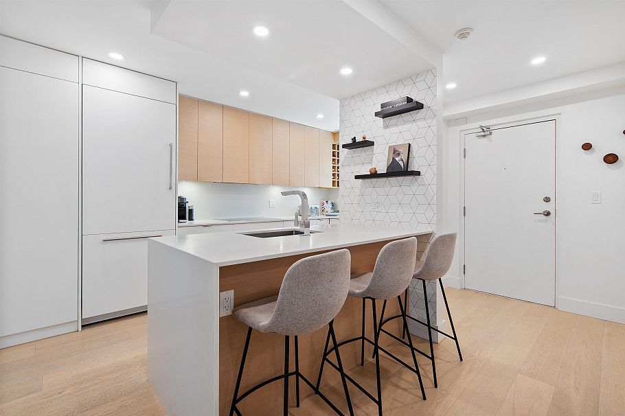 301 1350 Comox Street Vancouver, BC - 5