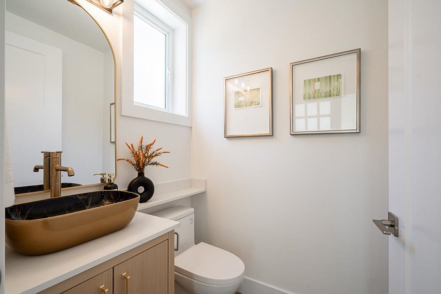 2103 E 33 Avenue Vancouver, BC - 15