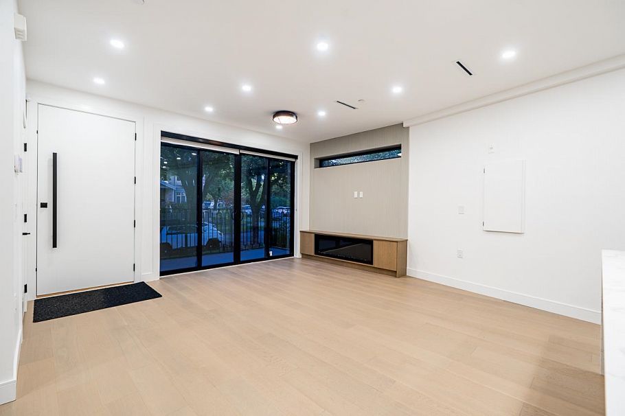 1 2282 E 8th Avenue Vancouver, BC - 6