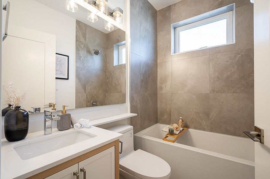 2105 E 33rd Avenue Vancouver, BC - 18