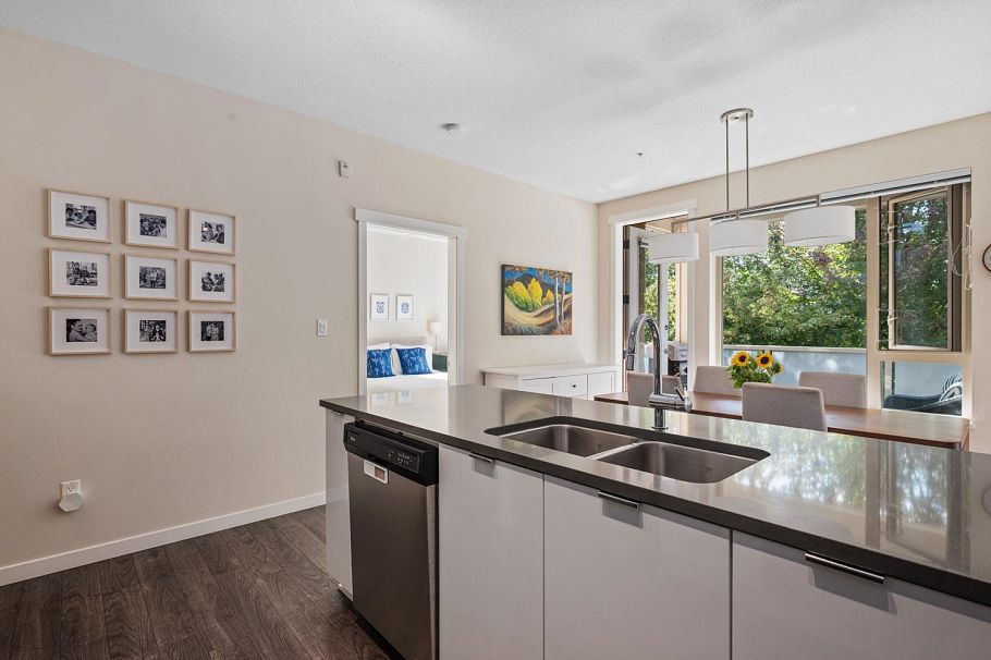 206 2665 Mountain Highway North Vancouver, BC - 9