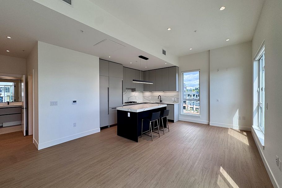 503 2235 E Broadway Vancouver, BC - 1