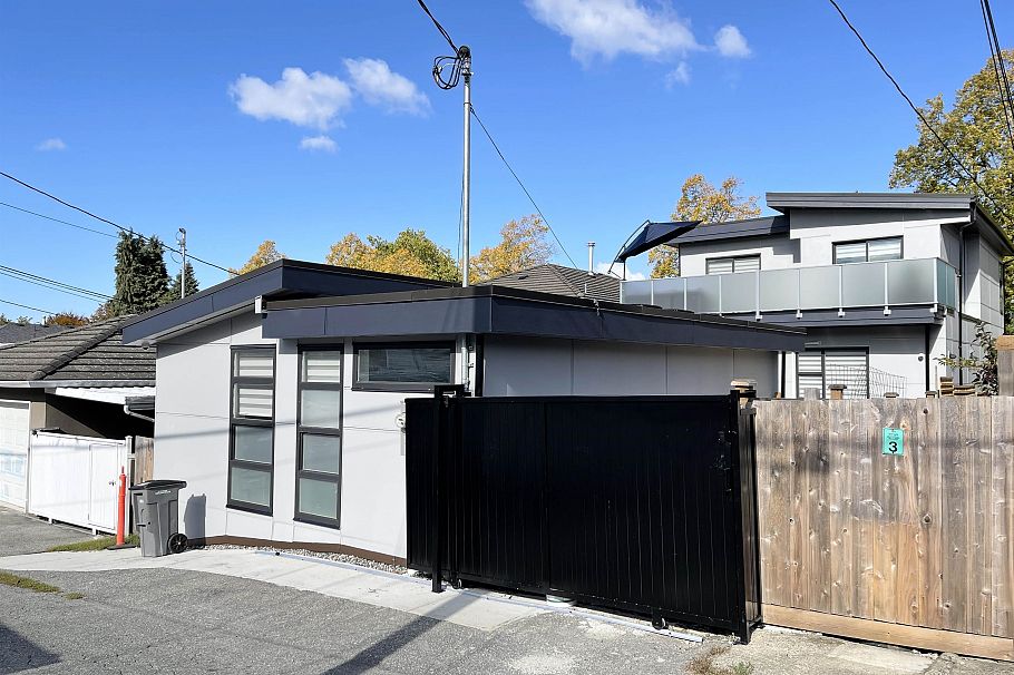 2460 E 19th Avenue Vancouver, BC - 40