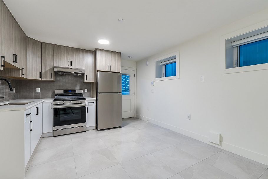 1 2263 E 35th Avenue Vancouver, BC - 24