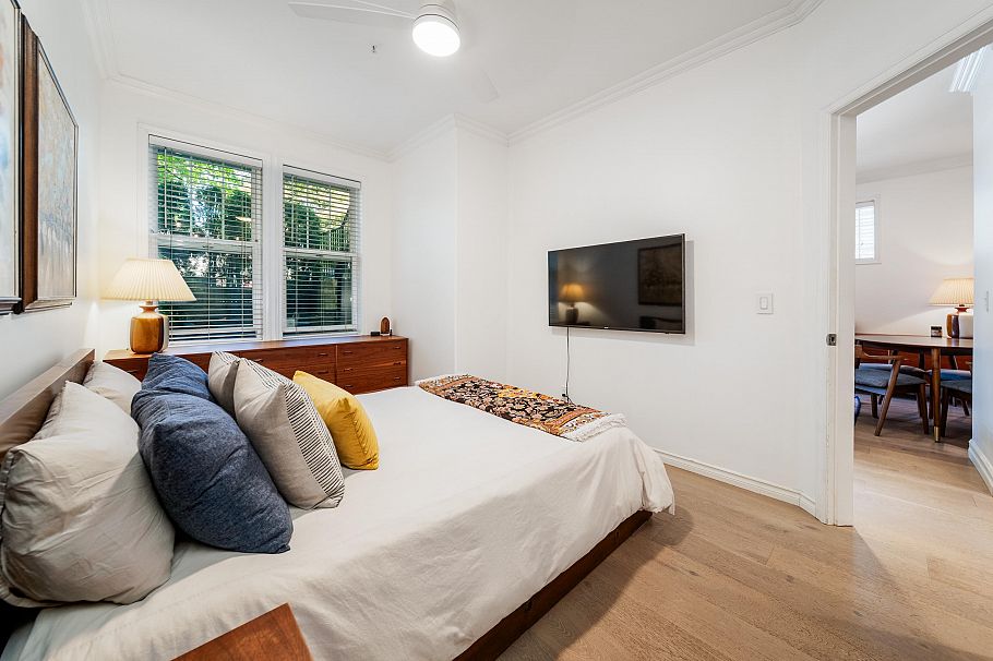 966 W 16th Avenue Vancouver, BC - 11