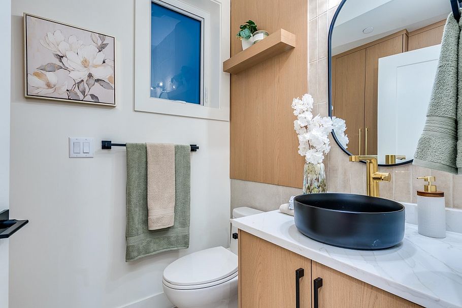 2261 E 35th Avenue Vancouver, BC - 16