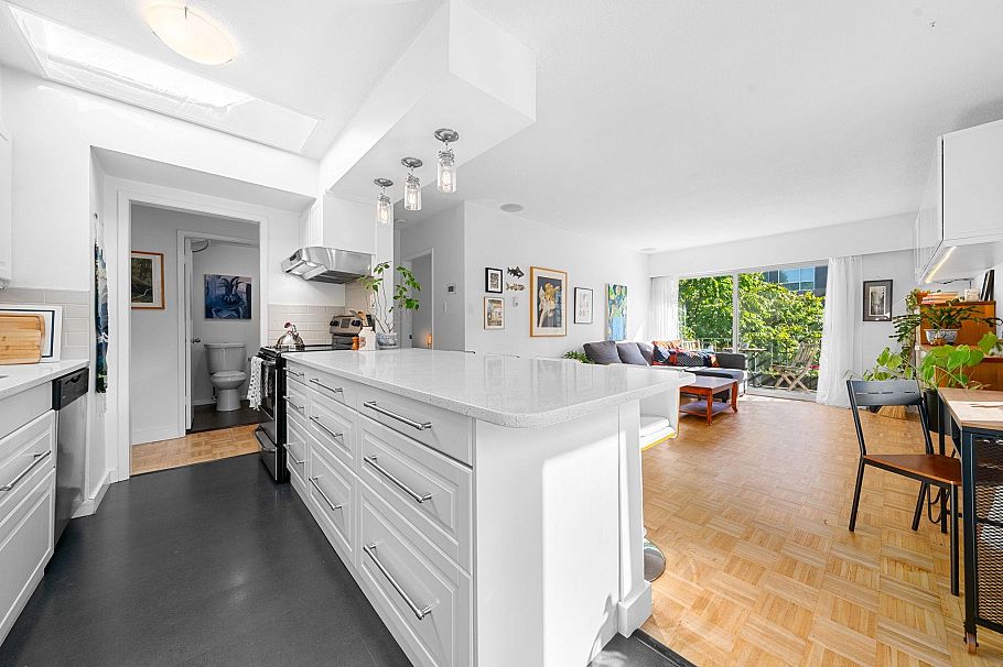 301 3680 Oak Street Vancouver, BC - 13