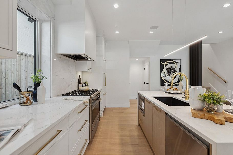 #1 2244 E 11th Avenue Vancouver, BC - 4