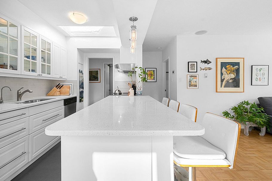 301 3680 Oak Street Vancouver, BC - 12