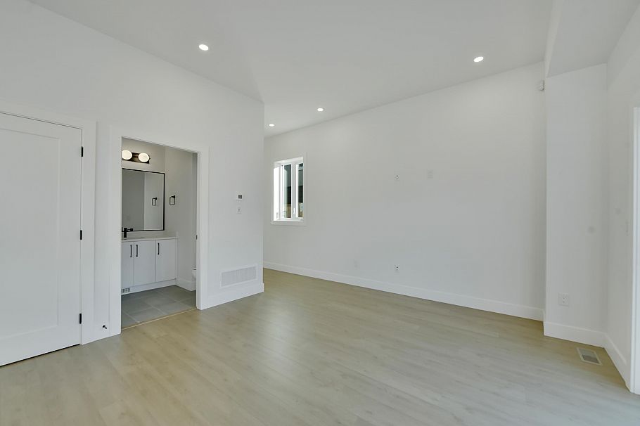 1 1436 E 1st Avenue Vancouver, BC - 5