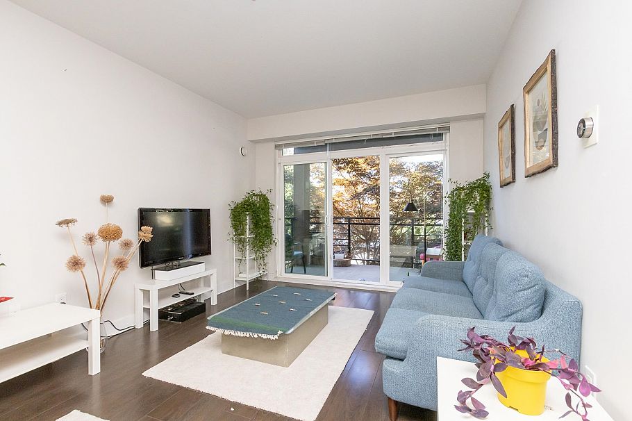 310 733 W 14th Street North Vancouver, BC - 4