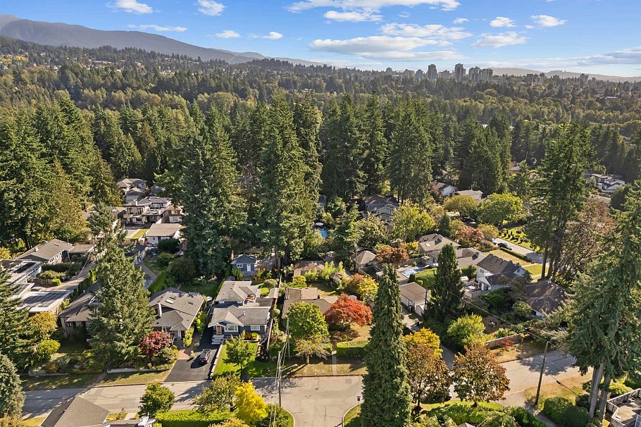 2000 Lloyd Avenue North Vancouver, BC - 33