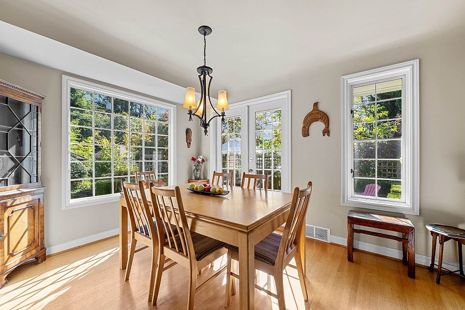 2000 Lloyd Avenue North Vancouver, BC - 8