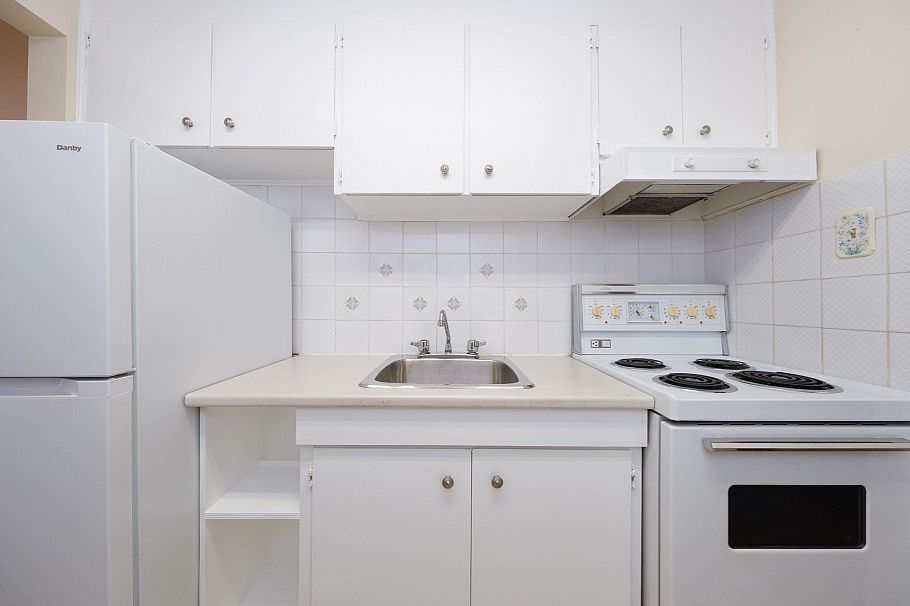 203 1878 Robson Street Vancouver, BC - 8