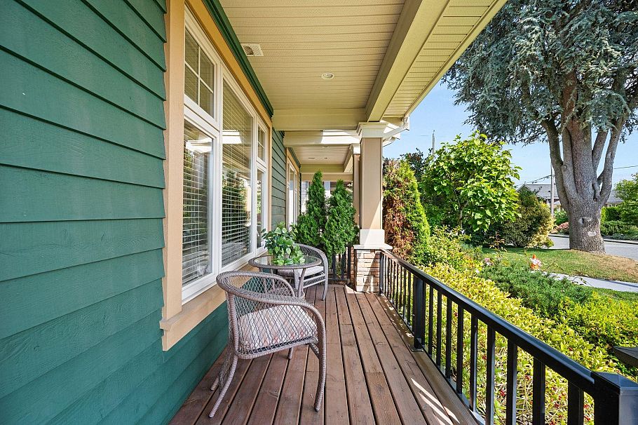 336 E 12th Street North Vancouver, BC - 36