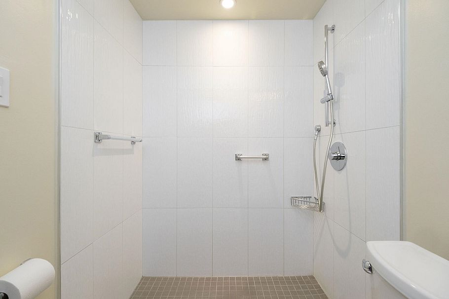 203 1878 Robson Street Vancouver, BC - 17