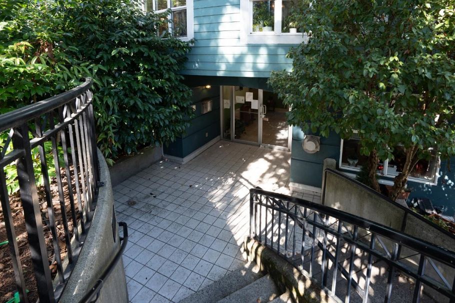 203 1617 Grant Street Vancouver, BC - 3