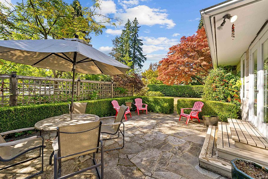 2000 Lloyd Avenue North Vancouver, BC - 3