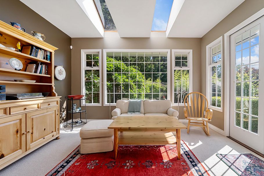 2000 Lloyd Avenue North Vancouver, BC - 7