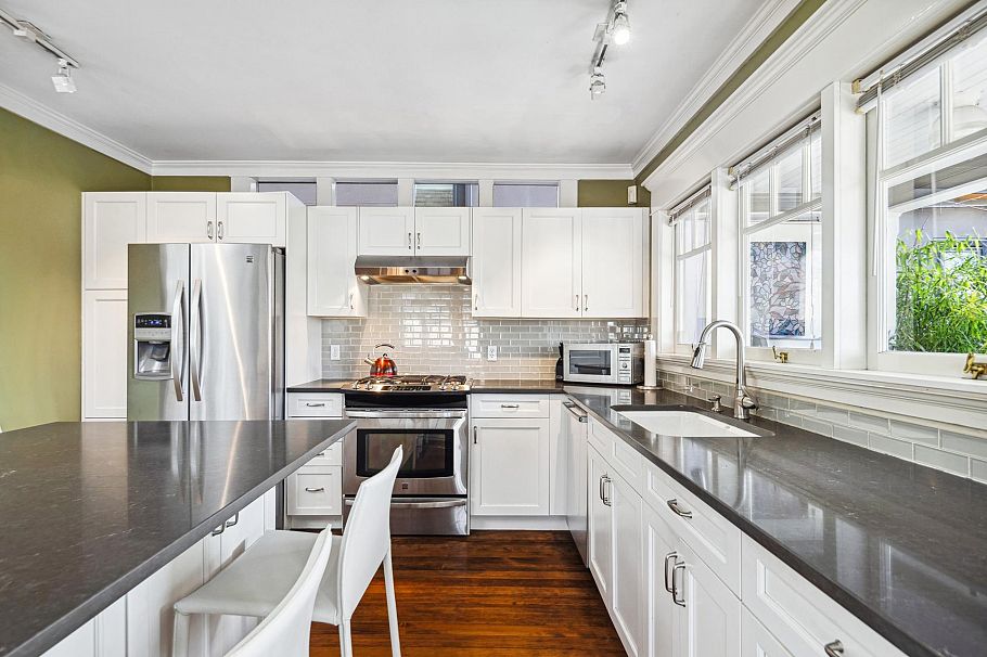 341 W 22nd Street North Vancouver, BC - 16