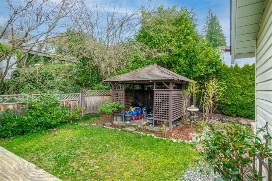 100 E Kensington Road North Vancouver, BC - 24