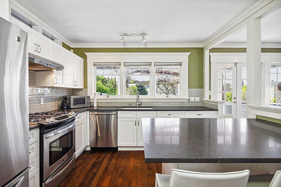 341 W 22nd Street North Vancouver, BC - 13