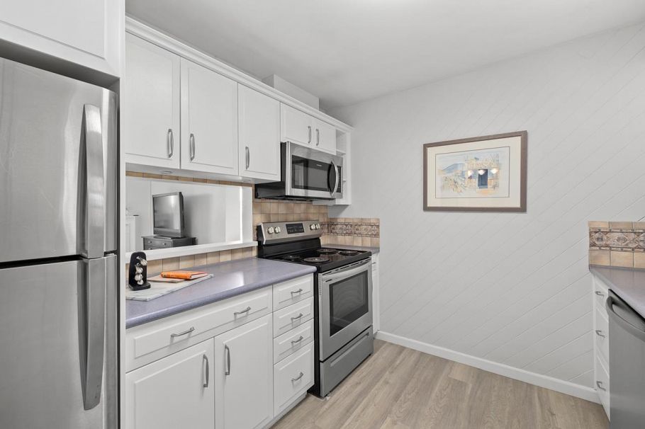 19 220 E 4th Street North Vancouver, BC - 11