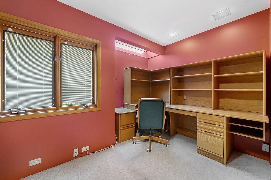 2000 Lloyd Avenue North Vancouver, BC - 16