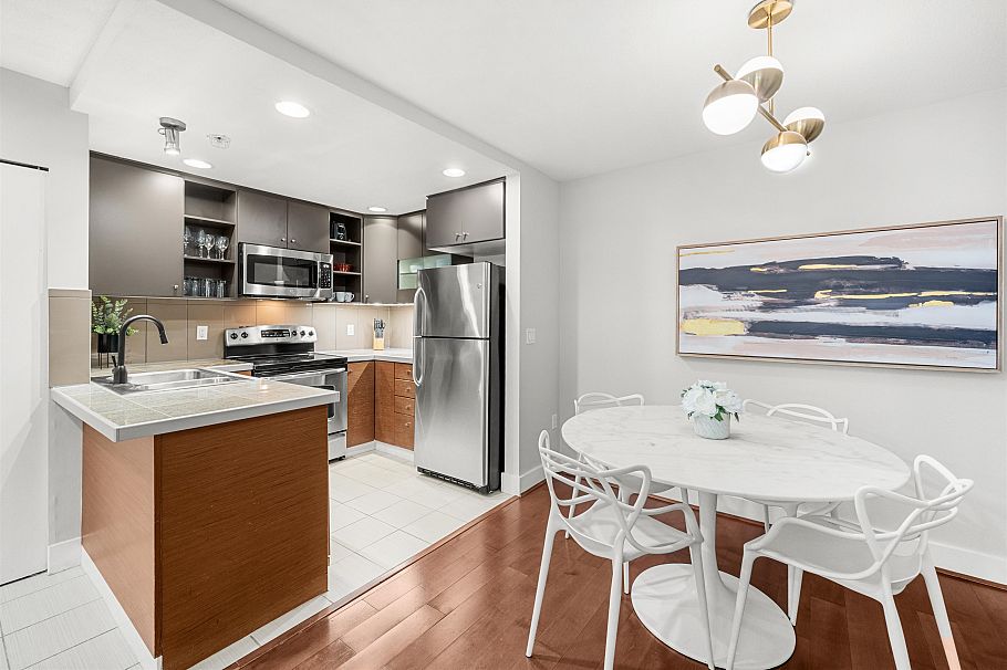 78 728 W 14th Street North Vancouver, BC - 3