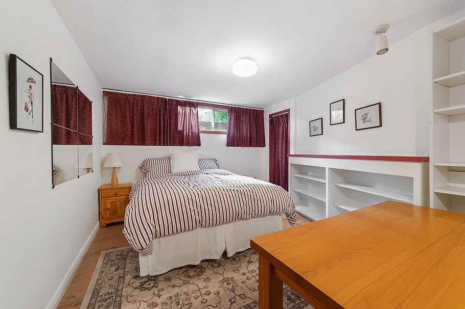 2000 Lloyd Avenue North Vancouver, BC - 15