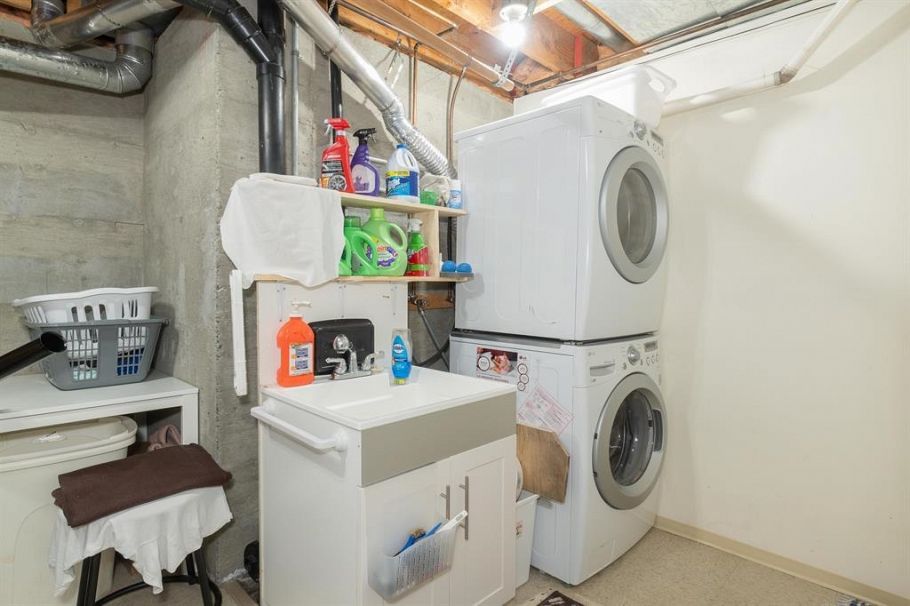 100 E Kensington Road North Vancouver, BC - 23