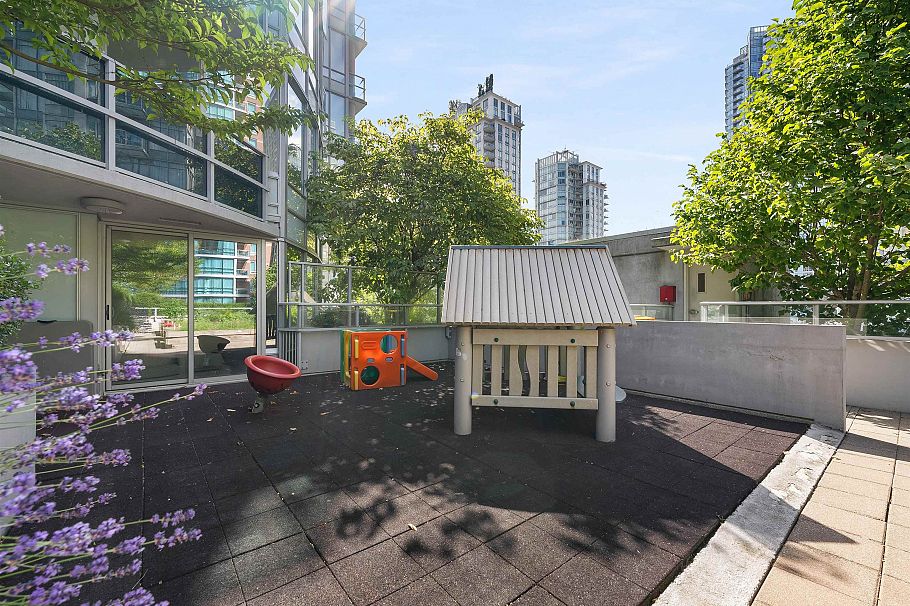 809 833 Homer Street Vancouver, BC - 35
