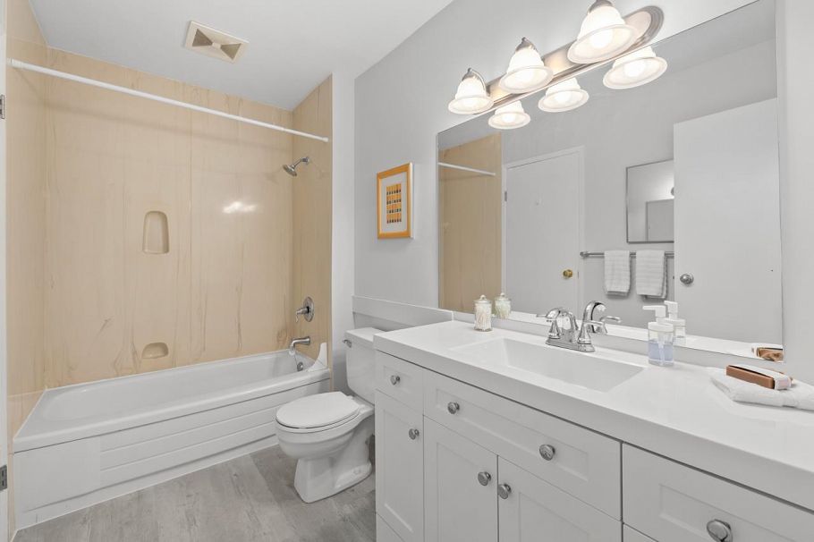 19 220 E 4th Street North Vancouver, BC - 21