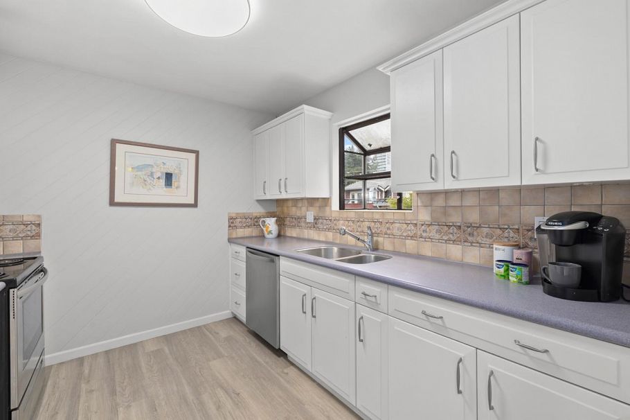 19 220 E 4th Street North Vancouver, BC - 10