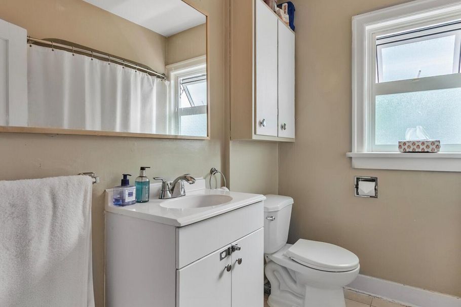 1958 W 12th Avenue Vancouver, BC - 24