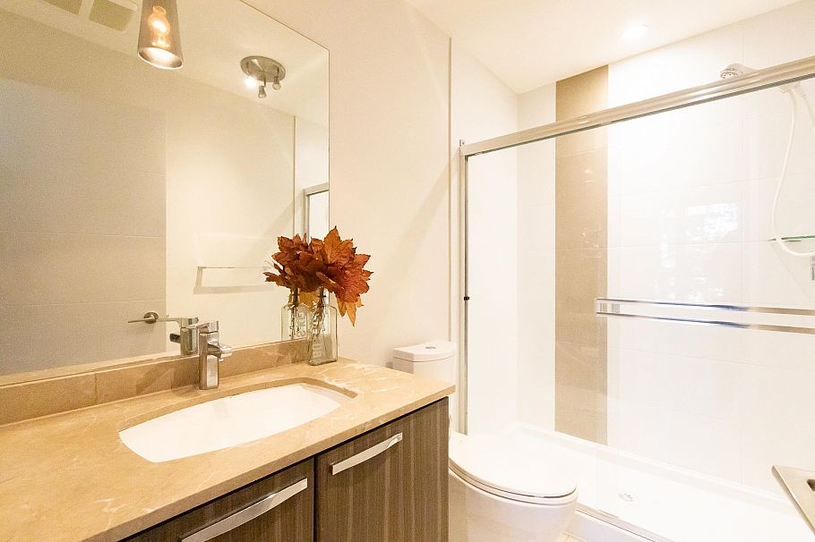 310 733 W 14th Street North Vancouver, BC - 11