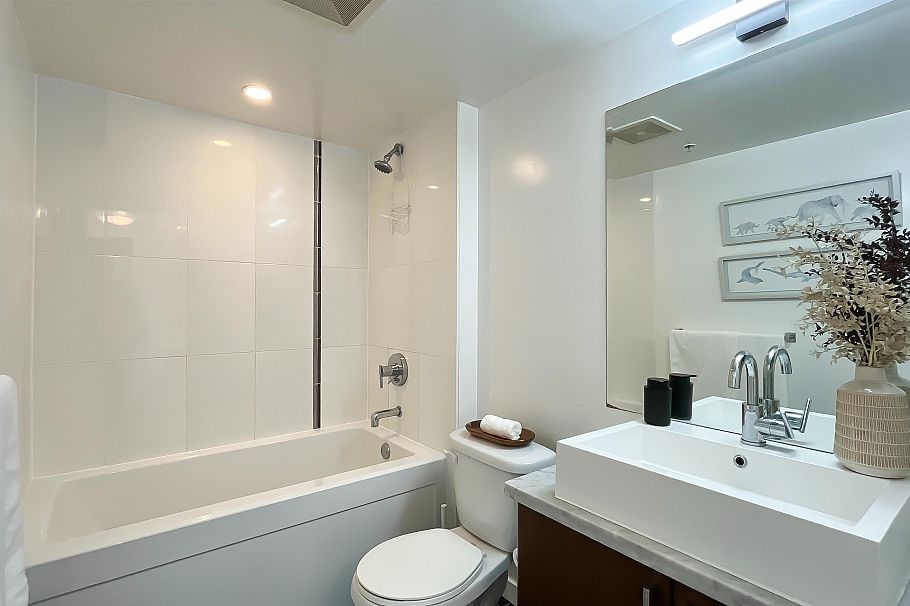 1106 1068 W Broadway Vancouver, BC - 16