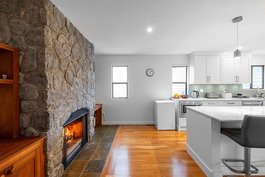 5709 Owl Court North Vancouver, BC - 4