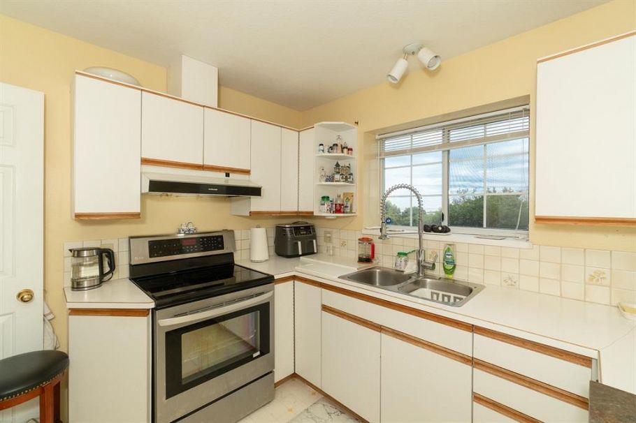 100 E Kensington Road North Vancouver, BC - 10