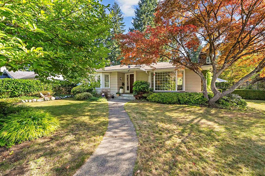 2000 Lloyd Avenue North Vancouver, BC - 4