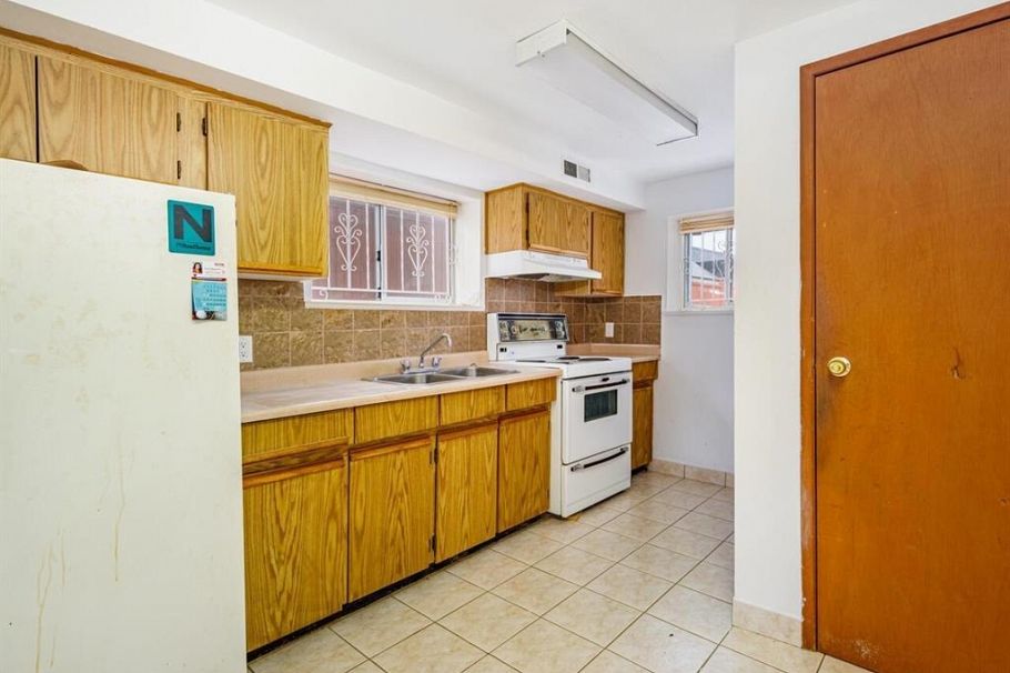 3687 E 26th Avenue Vancouver, BC - 10