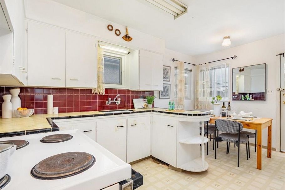 3687 E 26th Avenue Vancouver, BC - 4