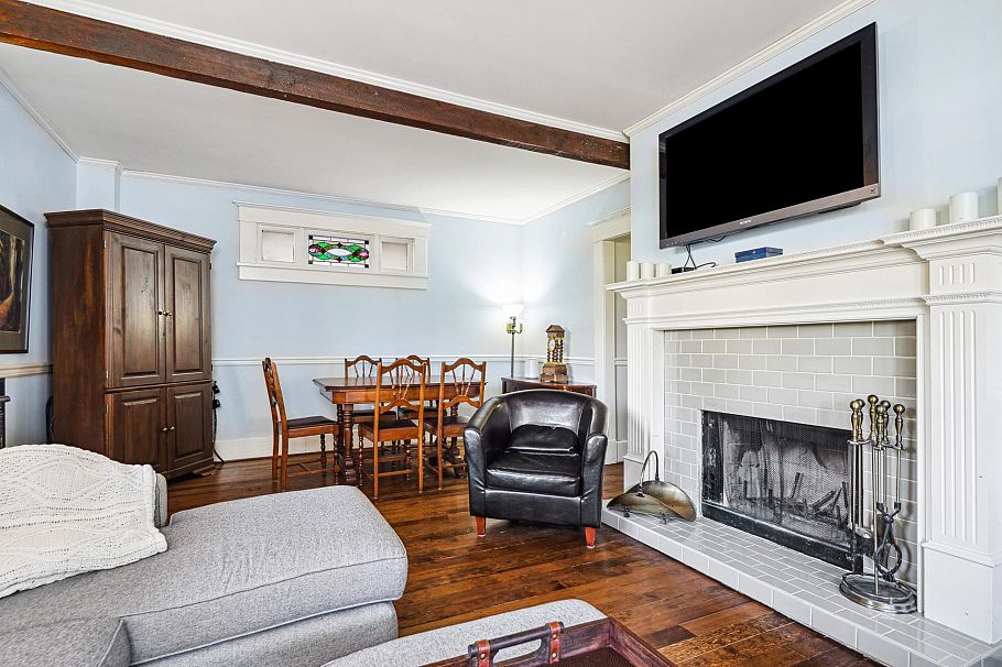 341 W 22nd Street North Vancouver, BC - 9