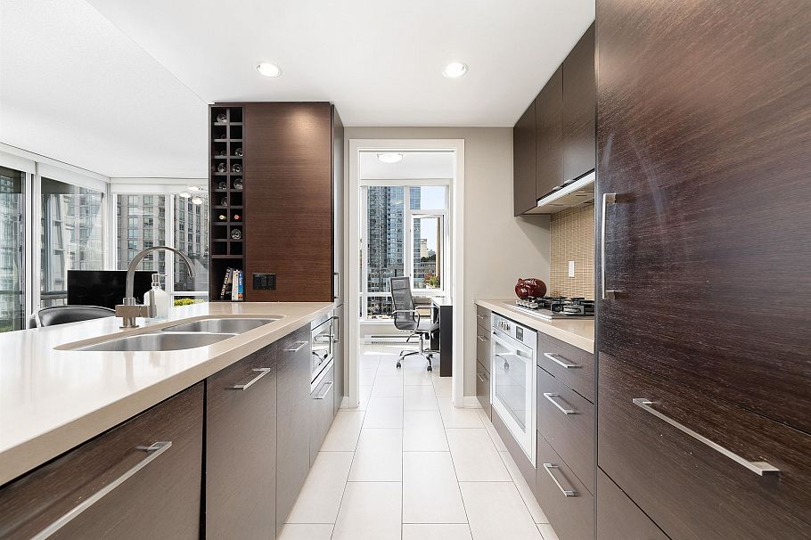 809 833 Homer Street Vancouver, BC - 10