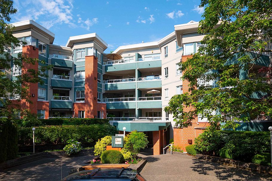 104 128 W 8th Street North Vancouver, BC - 1