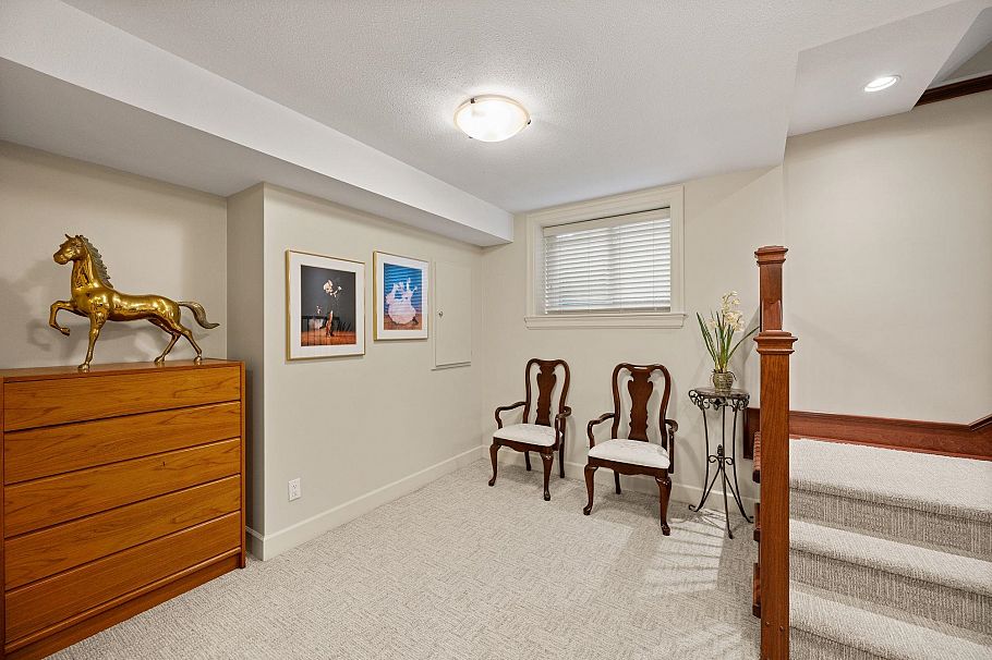 336 E 12th Street North Vancouver, BC - 31