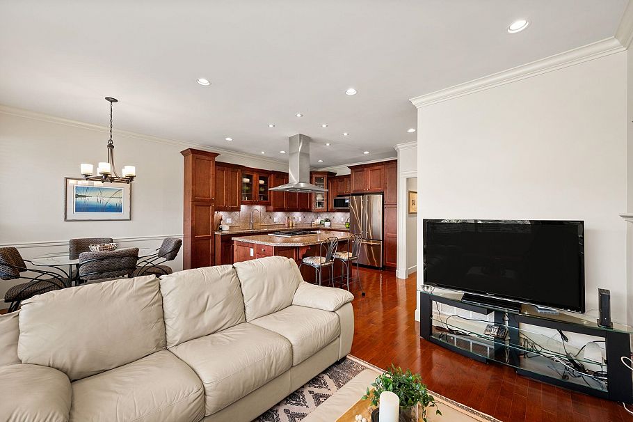 336 E 12th Street North Vancouver, BC - 11