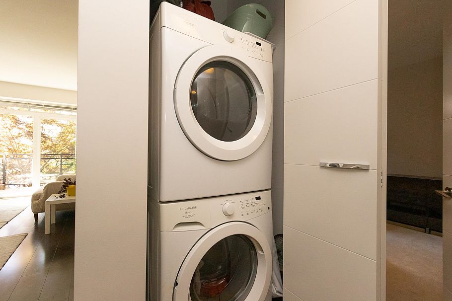 310 733 W 14th Street North Vancouver, BC - 14